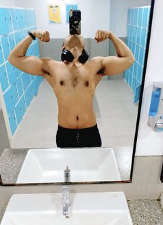 Alvin - Male escort in Jakarta Photo 4 of 8