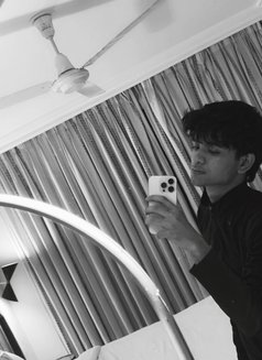 Aly - Male escort in Pune Photo 3 of 3