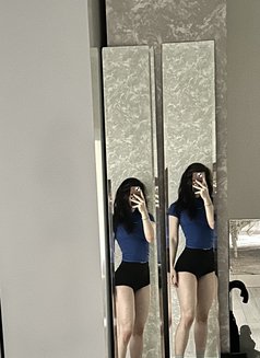 Alya - escort in Doha Photo 1 of 4