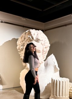 Alya - escort in Doha Photo 2 of 4