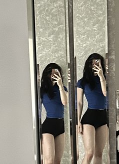 Alya - escort in Doha Photo 1 of 3