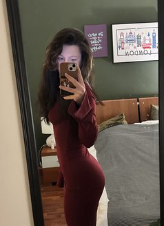 Alya - escort in Doha Photo 2 of 3