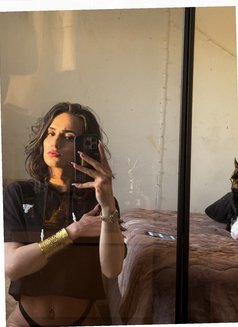 Alya - Transsexual escort in İstanbul Photo 1 of 5