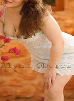 Alyna Oberoi - escort in Mumbai Photo 5 of 6