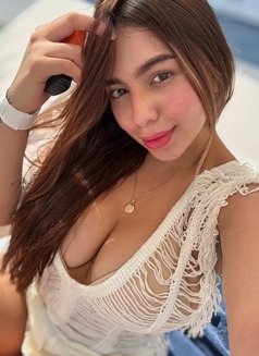 Alynna - escort in Dubai Photo 14 of 16