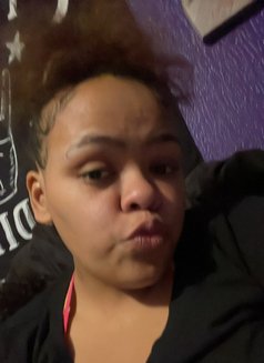 Alysia - puta in Kuwait Photo 1 of 3