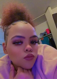 Alysia - puta in Kuwait Photo 2 of 3