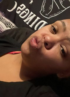 Alysia - puta in Kuwait Photo 3 of 3