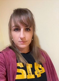 Alysia - escort in Amman Photo 2 of 2