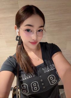 Alyssa - adult performer in Boracay Photo 2 of 16