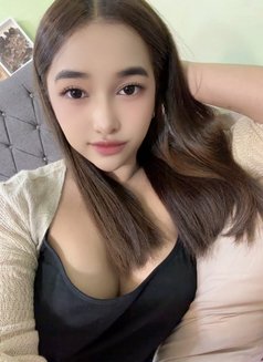 Alyssa - adult performer in Boracay Photo 4 of 16