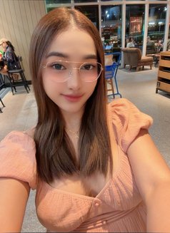 Alyssa - adult performer in Boracay Photo 5 of 16