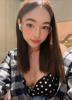 Alyssa - adult performer in Boracay Photo 11 of 16