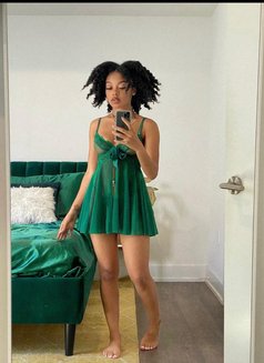 Tessy - escort in Muscat Photo 2 of 2