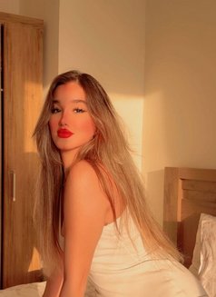 Amal - puta in Muscat Photo 5 of 9