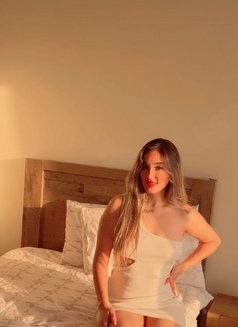 Amal - puta in Muscat Photo 6 of 9