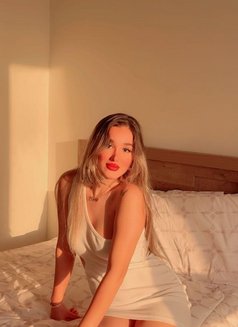 Amal - puta in Muscat Photo 8 of 9