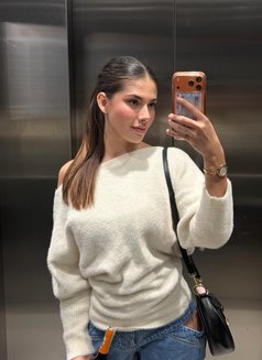 Amalia - escort in Hong Kong Photo 4 of 4