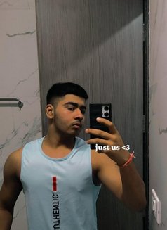 Aman - Male escort in New Delhi Photo 3 of 7