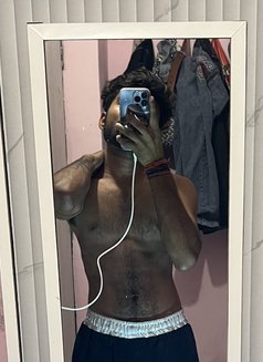 Aman - Male escort in New Delhi Photo 2 of 5