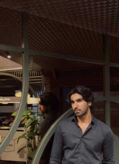 Aman Malik - Male companion in Bangalore Photo 1 of 7