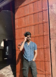 Aman Malik - Male companion in Bangalore Photo 2 of 7