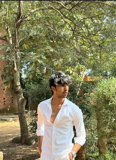 Aman Malik - Male companion in Bangalore Photo 3 of 7
