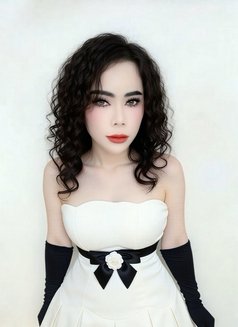 Amanda Both - Acompañante transexual in Muscat Photo 2 of 12