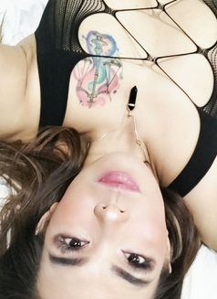 Amanda - escort in Al Manama Photo 7 of 9