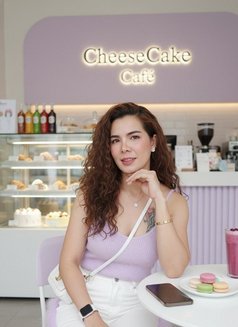 Amanda - escort in Al Manama Photo 4 of 4