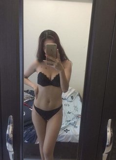 Amanda - escort in Makati City Photo 1 of 11