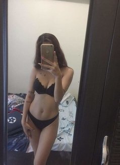 Amanda - escort in Makati City Photo 2 of 11