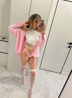 Amanda - escort in Bangkok Photo 1 of 6