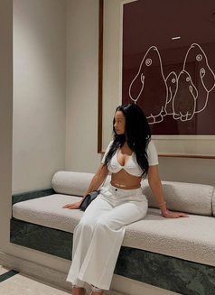 AMANDA - escort in Mumbai Photo 4 of 6