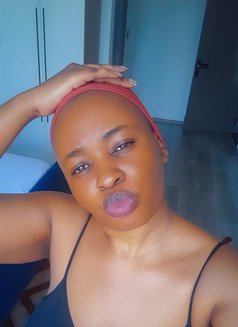 Amanda - escort in Nairobi Photo 2 of 4