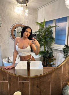 Amanda - escort in Muscat Photo 5 of 16