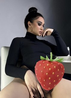 Amanda so hot cock - Transsexual escort in Al Manama Photo 5 of 6