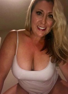 Amanda Sweet Service - escort in London Photo 2 of 2