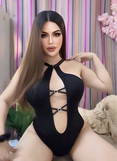 Amanda - Transsexual escort in Dubai Photo 4 of 7