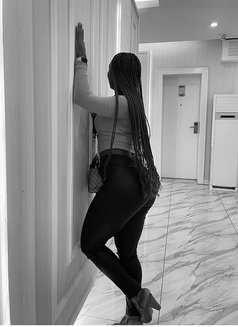 Amanda - escort in Colombo Photo 4 of 5