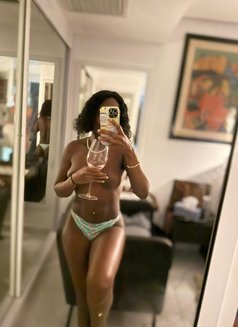 Amanda - escort in Hua Hin Photo 2 of 4