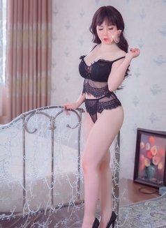 Amanda - escort in Bangkok Photo 2 of 3