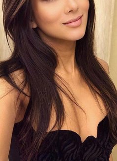 Amandari - puta in London Photo 7 of 8