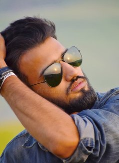 Amandeep - masseur in Pune Photo 1 of 6