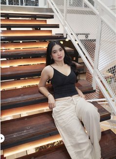 Amara Adisty - puta in Bali Photo 5 of 8