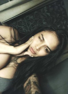 Amara - Transsexual escort in Manila Photo 3 of 8