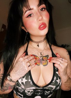 Amara - escort in Dubai Photo 3 of 8