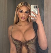 Amazing Maxine The Best Companion WEBCAM - Transsexual escort in Bangkok