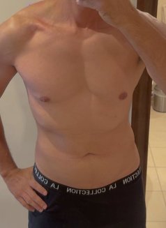 Amazing Mohdo - Male escort in Dubai Photo 2 of 5