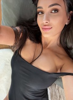 Amber Clyde - escort in Abu Dhabi Photo 1 of 6